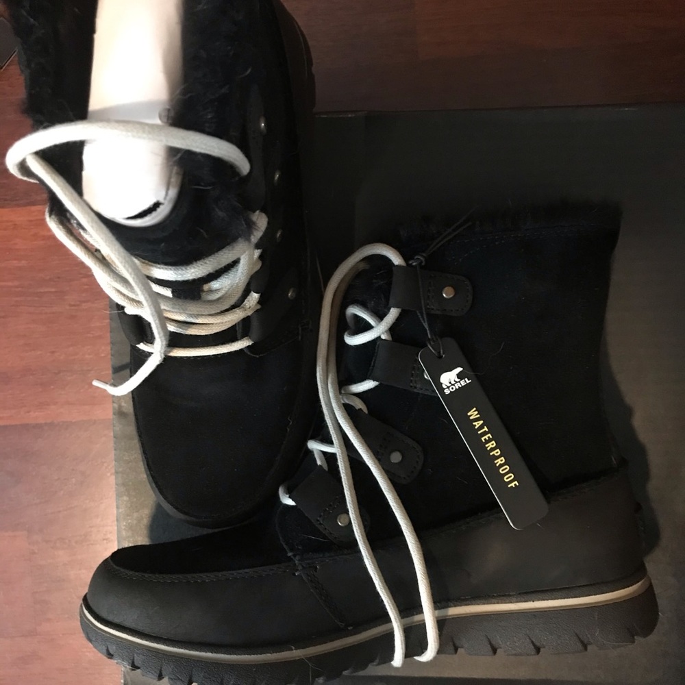 Never worn - Sorel Cozy Joan - Size 8